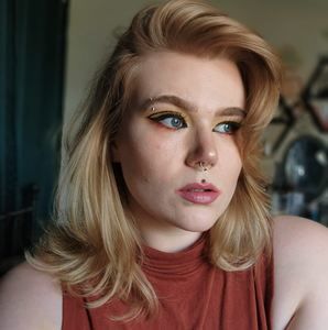 Meet your Posher, Elizabeth